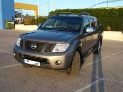 Cinzento Usado 2015 Nissan Navara Pickup | € 23.750 (Bom preço)