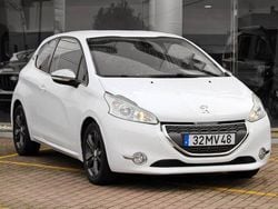 Branco Usado 2012 Peugeot 208 Allure Citadino | € 9.990 (Preço justo)