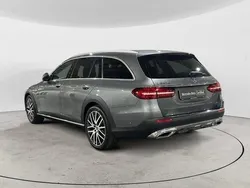 Cinzento Usado 2022 Mercedes E220 Avantgarde | € 66.000