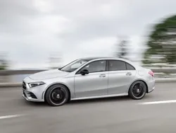 Preto Usado 2019 Mercedes A180 AMG line Sedan | € 27.900 (Preço justo)