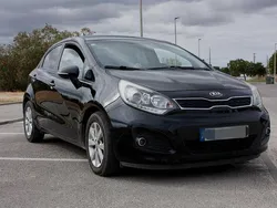 Preto Usado 2014 Kia Rio Sedan | € 8.500 (Preço justo)