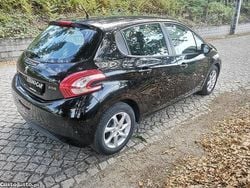 Preto Usado 2014 Peugeot 208 Active Citadino | € 7.750 (Bom preço)