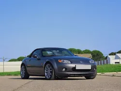Cinzento Usado 2006 Mazda MX5 Inclusive Cabrios | € 17.000