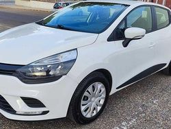 Usado 2016 Renault Clio IV Zen Sedan | € 8.100 (Preço justo)