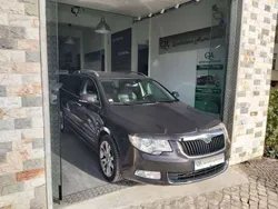 Castanho Usado 2010 Skoda Superb Elegance Carrinha | € 9.950