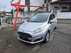 Cinzento Usado 2015 Ford Fiesta | € 7.750 (Preço justo)