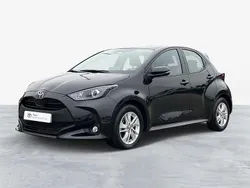 Preto (pintura metalizada) Usado 2024 Toyota Yaris Comfort | € 24.750 (Bom preço)