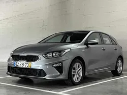 Cinzento Usado 2019 Kia Ceed Citadino | € 12.900