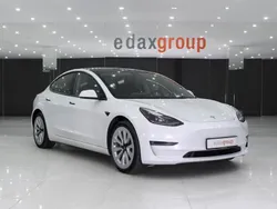 Branco Usado 2021 Tesla Model 3 Long Range Sedan | € 29.990 (Preço justo)
