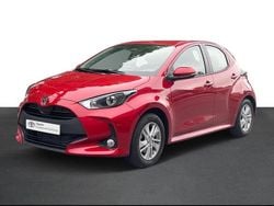 Vermelho (pintura metalizada especial) Usado 2024 Toyota Yaris Comfort | € 24.750 (Preço justo)