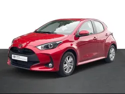 Vermelho (pintura metalizada especial) Usado 2024 Toyota Yaris Comfort | € 24.750 (Preço justo)