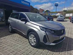 Cinzento Usado 2023 Peugeot 5008 Active Monovolume | € 33.490 (Preço justo)