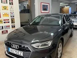Cinza Usado 2022 Audi A4 Advanced Sedan | € 31.500 (Preço justo)