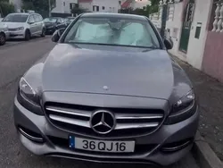 Cinzento Usado 2015 Mercedes C180 Sedan | € 18.500 (Bom preço)