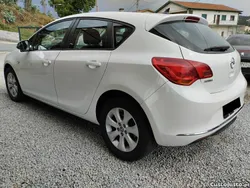 Branco Usado 2015 Opel Astra Selection Citadino | € 8.950 (Preço justo)