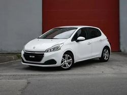 Branco Usado 2015 Peugeot 208 Active Citadino | € 9.500 (Preço justo)