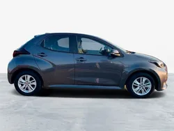 Cinz hemati 133 Usado 2023 Toyota Yaris Comfort Sedan | € 19.250 (Preço justo)
