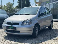 Cinzento Usado 2001 Toyota Yaris | € 3.300 (Preço elevado)