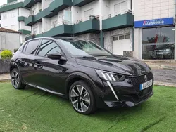 Preto Usado 2022 Peugeot e-208 GT Citadino | € 22.950 (Preço justo)