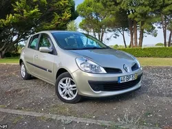 Branco Usado 2006 Renault Clio II Sedan | € 5.450 (Caro)