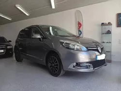Cinzento Usado 2015 Renault Scénic III Monovolume | € 10.950 (Preço justo)