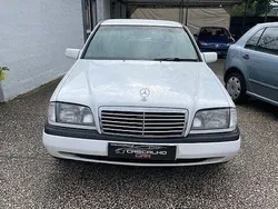 Branco Usado 1996 Mercedes C220 | € 4.250