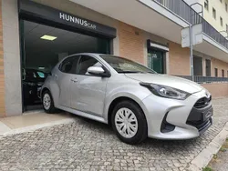 Cinza Usado 2022 Toyota Yaris Hybrid | € 17.990
