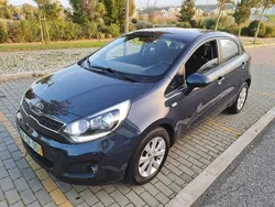Cinzento Usado 2014 Kia Rio Citadino | € 9.000 (Preço justo)