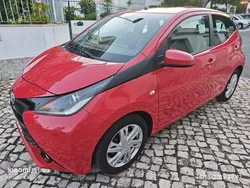 Vermelho Usado 2015 Toyota Aygo X-play Citadino | € 11.500 (Caro)