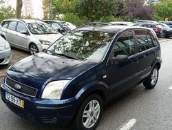 Usado 2005 Ford Fusion Sedan | € 1.700