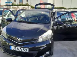 Preto Usado 2012 Toyota Yaris Comfort Citadino | € 13.500