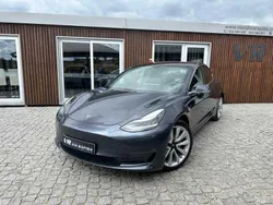 Cinzento Usado 2019 Tesla Model 3 Sedan | € 24.490 (Preço justo)