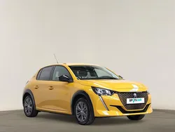 Amarelo Usado 2023 Peugeot e-208 Allure Citadino | € 22.990 (Preço elevado)