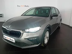 Cinzento Usado 2024 Skoda Scala Citadino | € 20.390 (Bom preço)