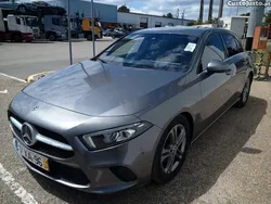 Cinza Usado 2019 Mercedes A180 Style Citadino | € 25.950 (Preço justo)