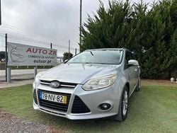 Cinzento Usado 2013 Ford Focus Sedan | € 7.900 (Preço justo)
