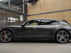 Usado 2021 Porsche Taycan Performance Package Sedan | € 74.000 (Preço justo)