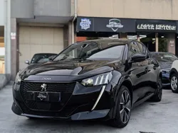 Preto Usado 2022 Peugeot e-208 GT Citadino | € 18.990 (Bom preço)