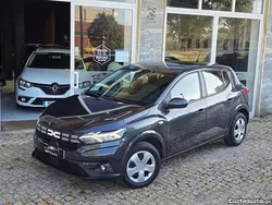 Cinza Usado 2023 Dacia Sandero Expression Citadino | € 14.950 (Preço justo)