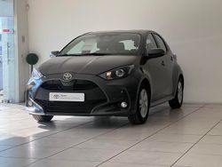 Cinza (pintura metalizada) Usado 2024 Toyota Yaris Comfort | € 24.750 (Preço justo)