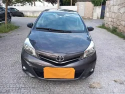 Cinzento Usado 2014 Toyota Yaris Citadino | € 10.750 (Preço justo)