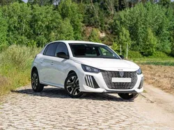 Branco Usado 2024 Peugeot 208 Citadino | € 21.450