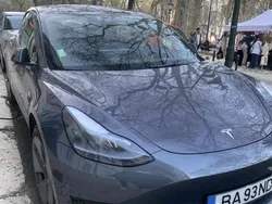 Cinzento Usado 2023 Tesla Model 3 Standard Range Sedan | € 32.000 (Preço justo)