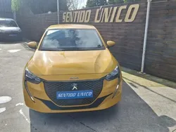 Amarelo Usado 2020 Peugeot e-208 Active Citadino | € 18.980 (Preço justo)