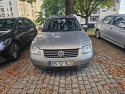 Cinzento Usado 2001 VW Passat Sedan | € 3.000 (Bom preço)