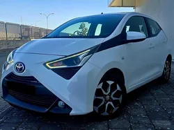 Branco Usado 2019 Toyota Aygo X-play Citadino | € 10.980 (Preço elevado)