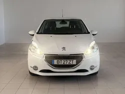 Branco Usado 2012 Peugeot 208 Citadino | € 6.900 (Preço justo)