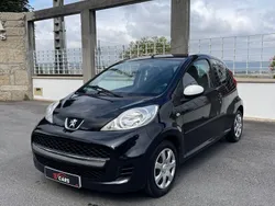 Preto Usado 2011 Peugeot 107 Citadino | € 5.490 (Preço justo)