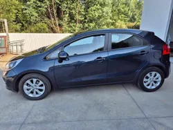 Azul Usado 2013 Kia Rio Citadino | € 8.400 (Bom preço)