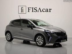 Cinza Usado 2025 Renault Clio V Evolution Citadino | € 18.900 (Preço justo)
